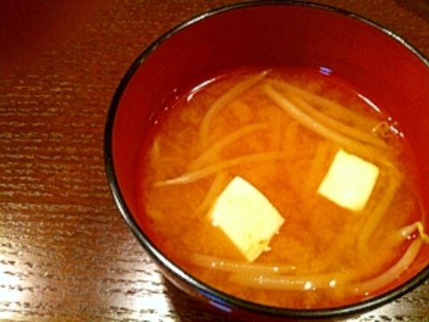 もやしと豆腐のお味噌汁